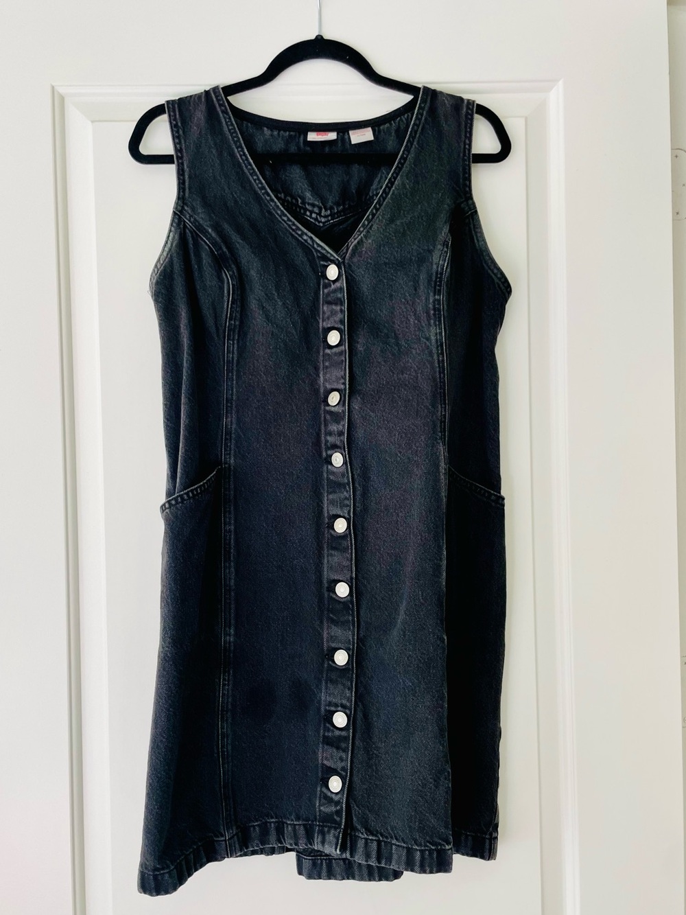 Levi’s Black Denim Button-Front Sleeveless Dress